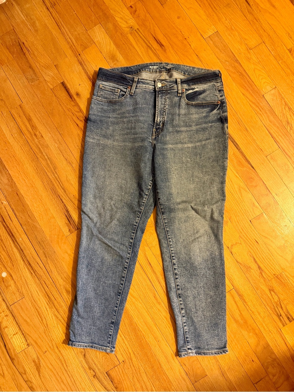 Old Navy OG Strsight High-Rise Jeans in Faded Blue Wash